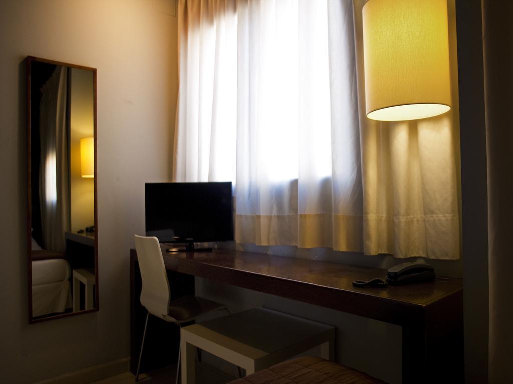 Hostal Badaloni Badalona Værelse billede